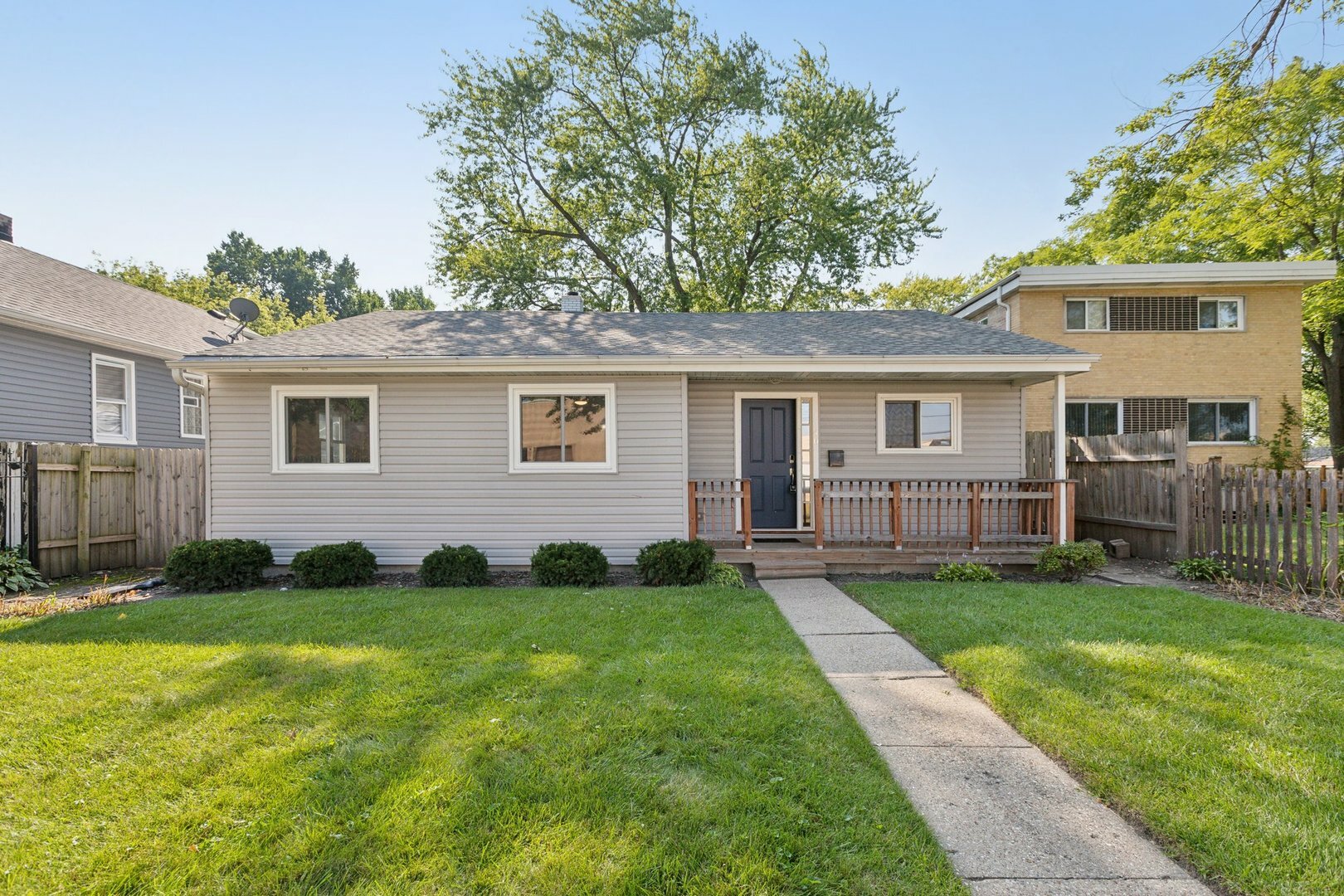 Property Photo:  1140 Hartrey Avenue  IL 60202 