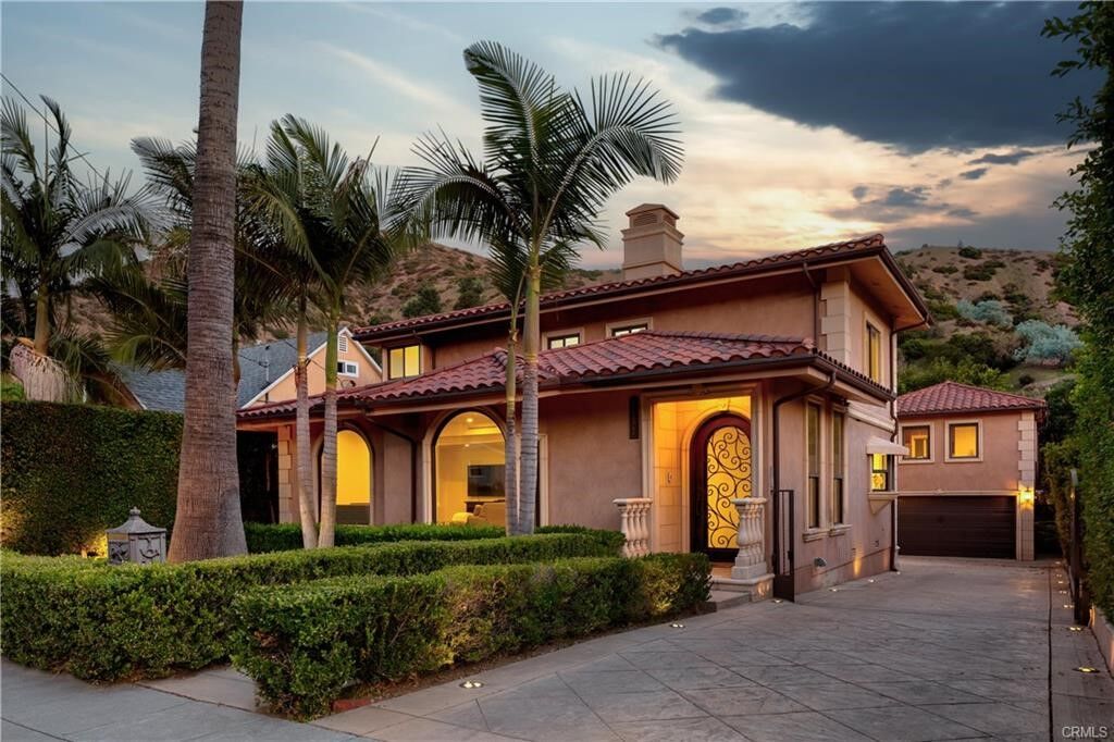 Property Photo: 2132 E Chevy Chase Drive CA 91206