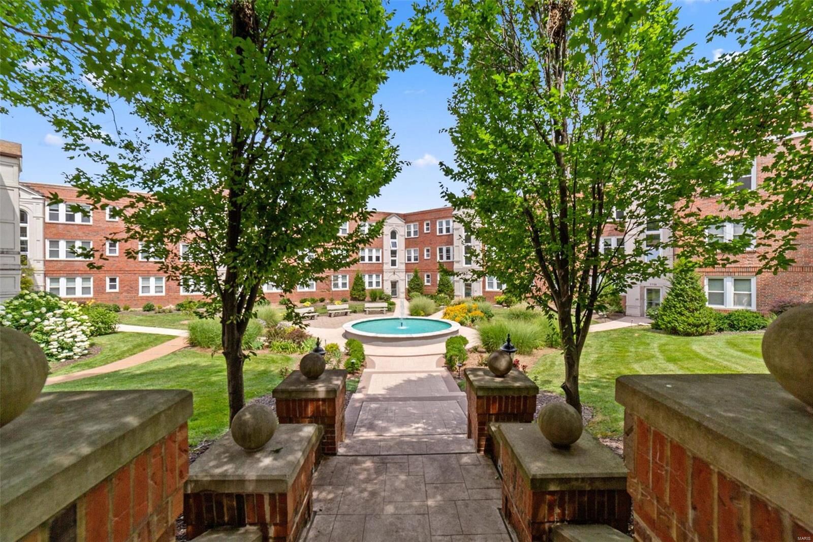 Property Photo: 7739 Kingsbury Boulevard 21 MO 63105