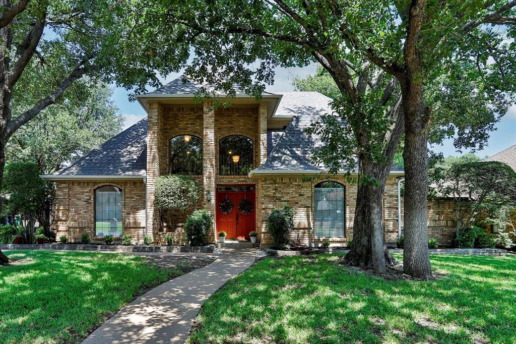 Property Photo: 1821 Glenbrook Court TX 76021