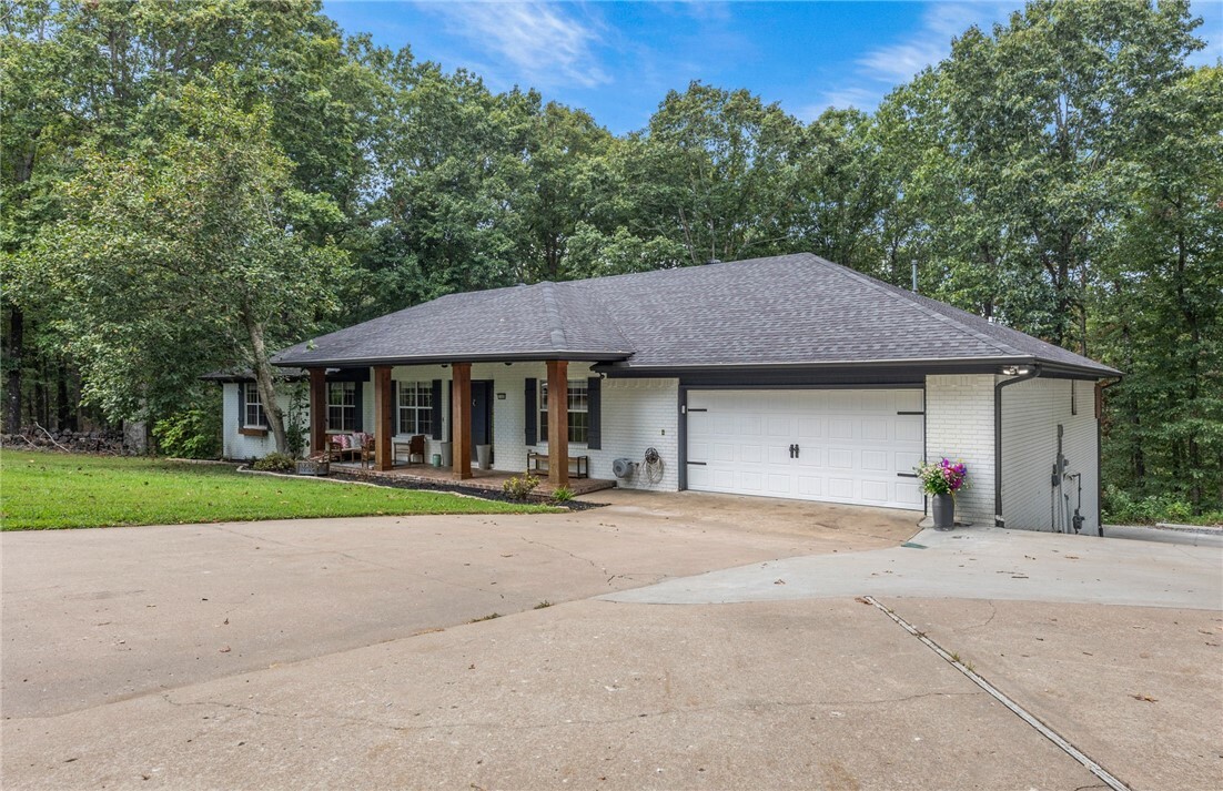 Property Photo:  102 N Woodale Lane  AR 72756 