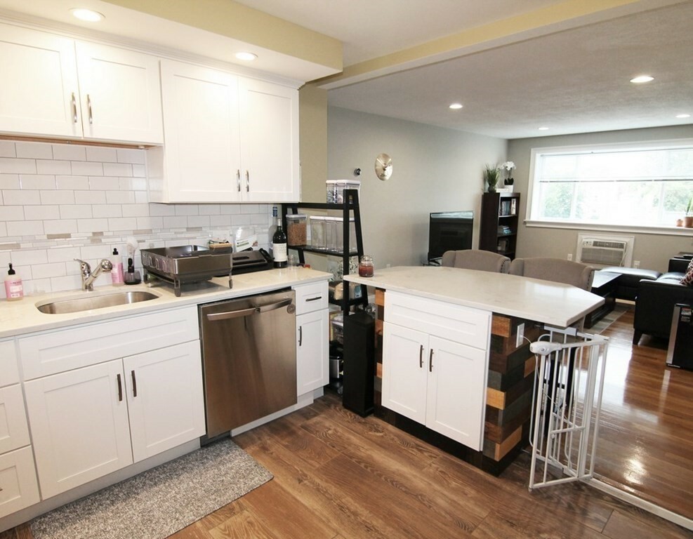 Property Photo:  354 Market Street 20  MA 02135 