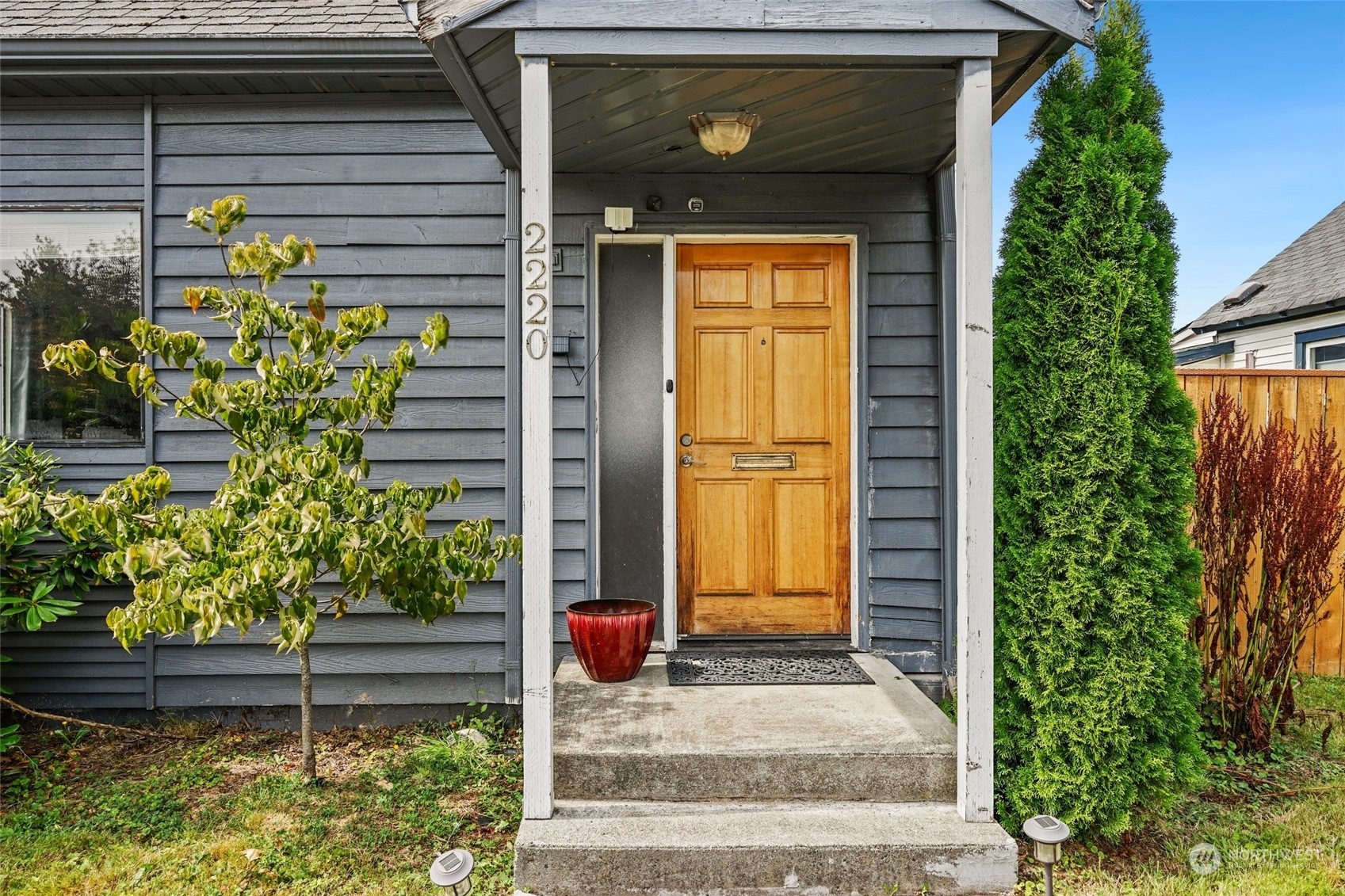 Property Photo:  2220  State Street  WA 98201 