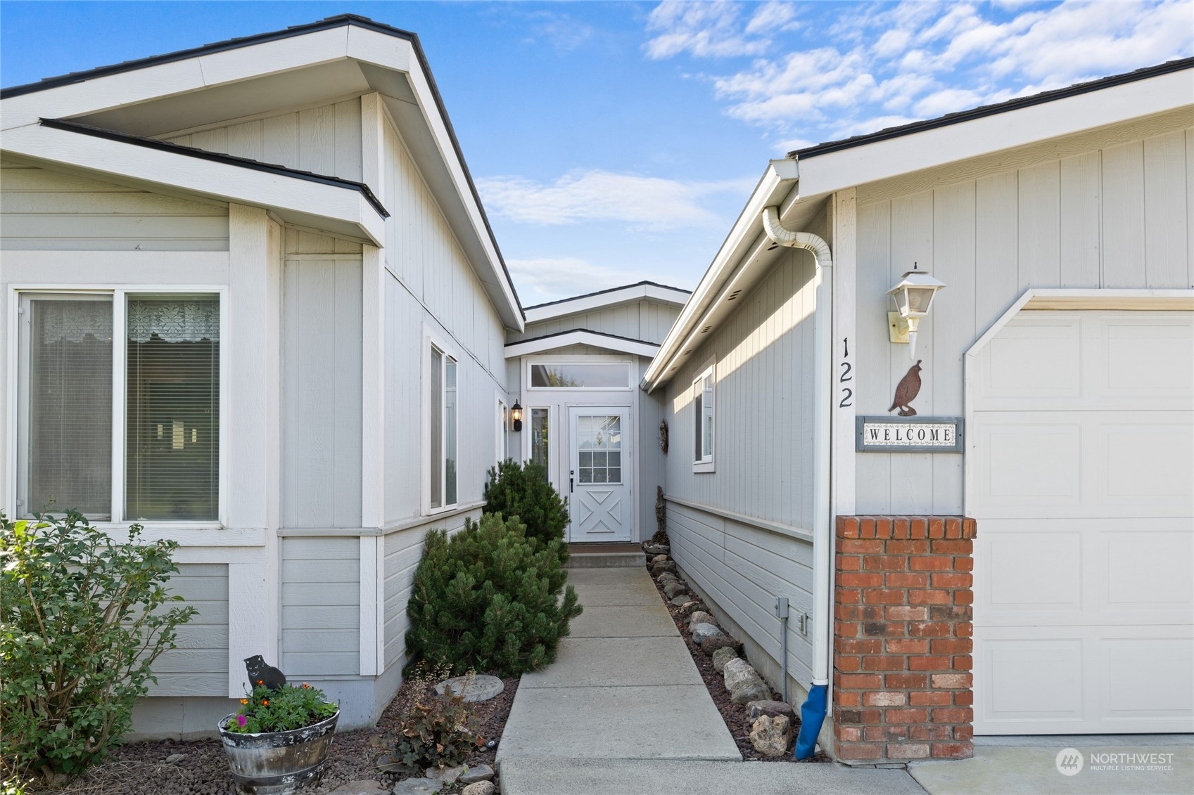 Property Photo:  1100 S Rosewood Drive 122  WA 98926 