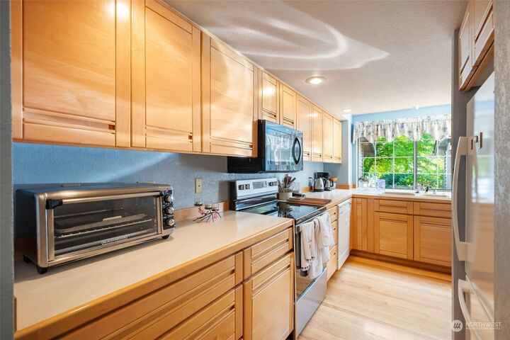 Property Photo:  11412 SE 66th Street  WA 98006