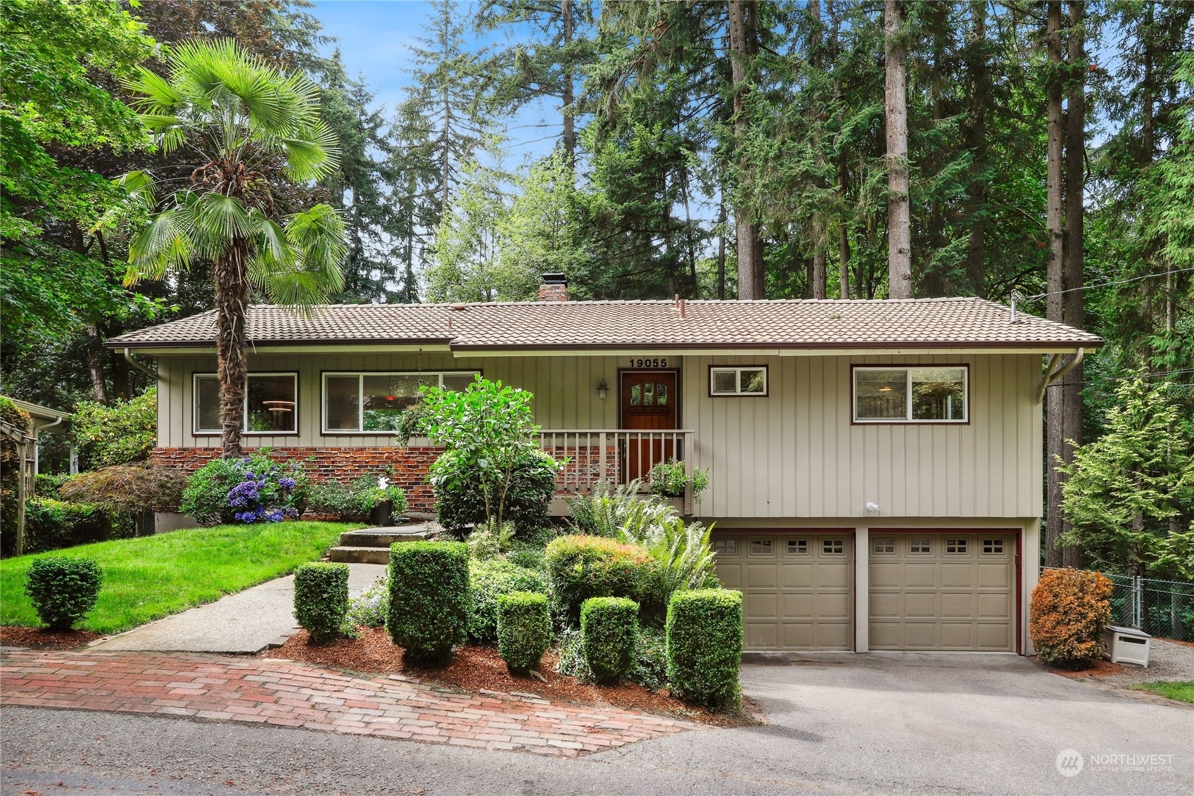 Property Photo:  19055 47th Place NE  WA 98155 