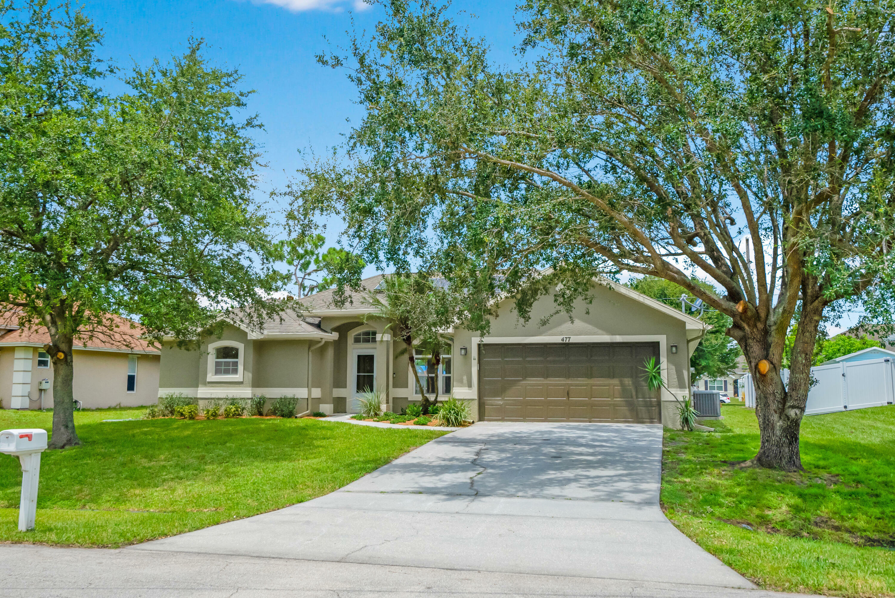 Property Photo:  477 SW Balfour Avenue  FL 34953 