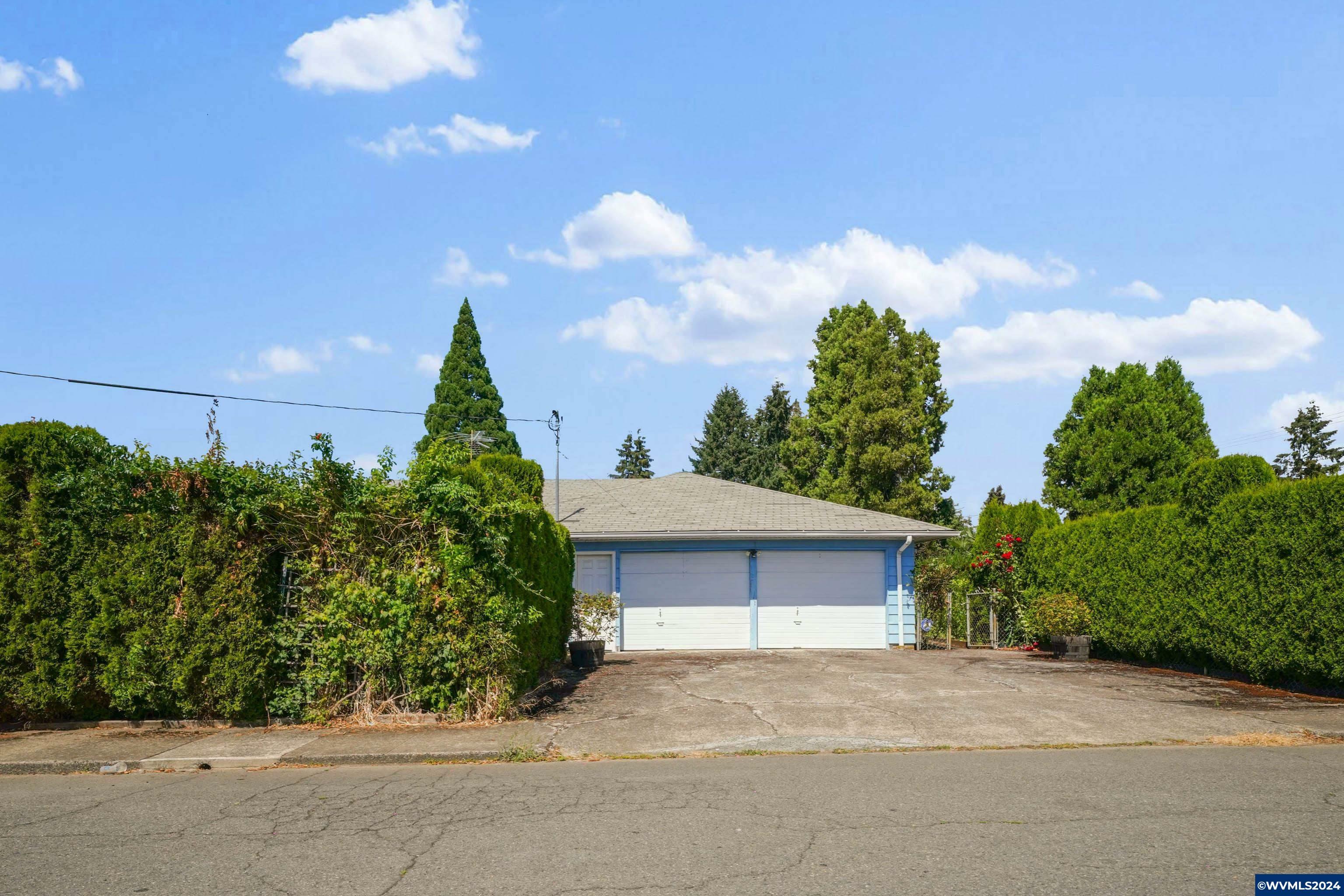 Property Photo:  698  Meadowlawn Dr SE  OR 97317 