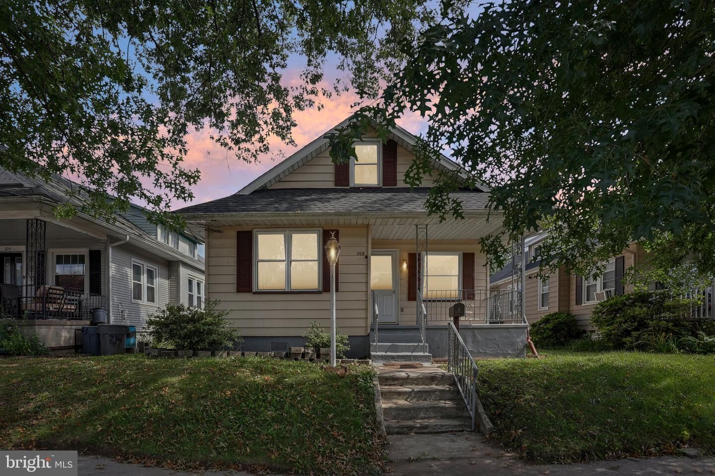 Property Photo:  208 E Pine Street  NJ 08106 