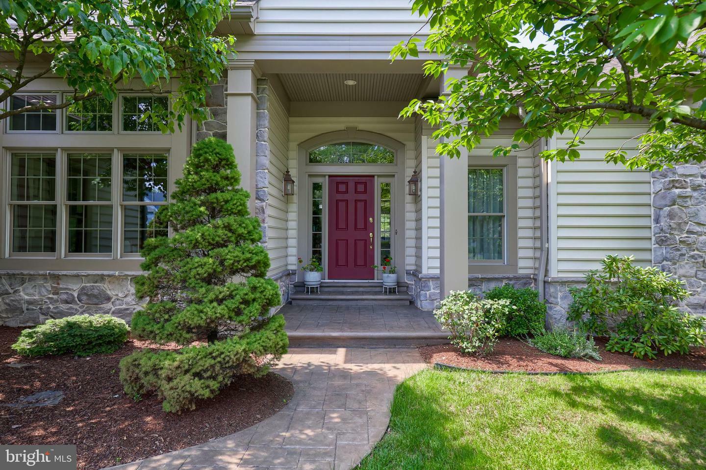 Property Photo:  2016 Mallard Drive  PA 17601 