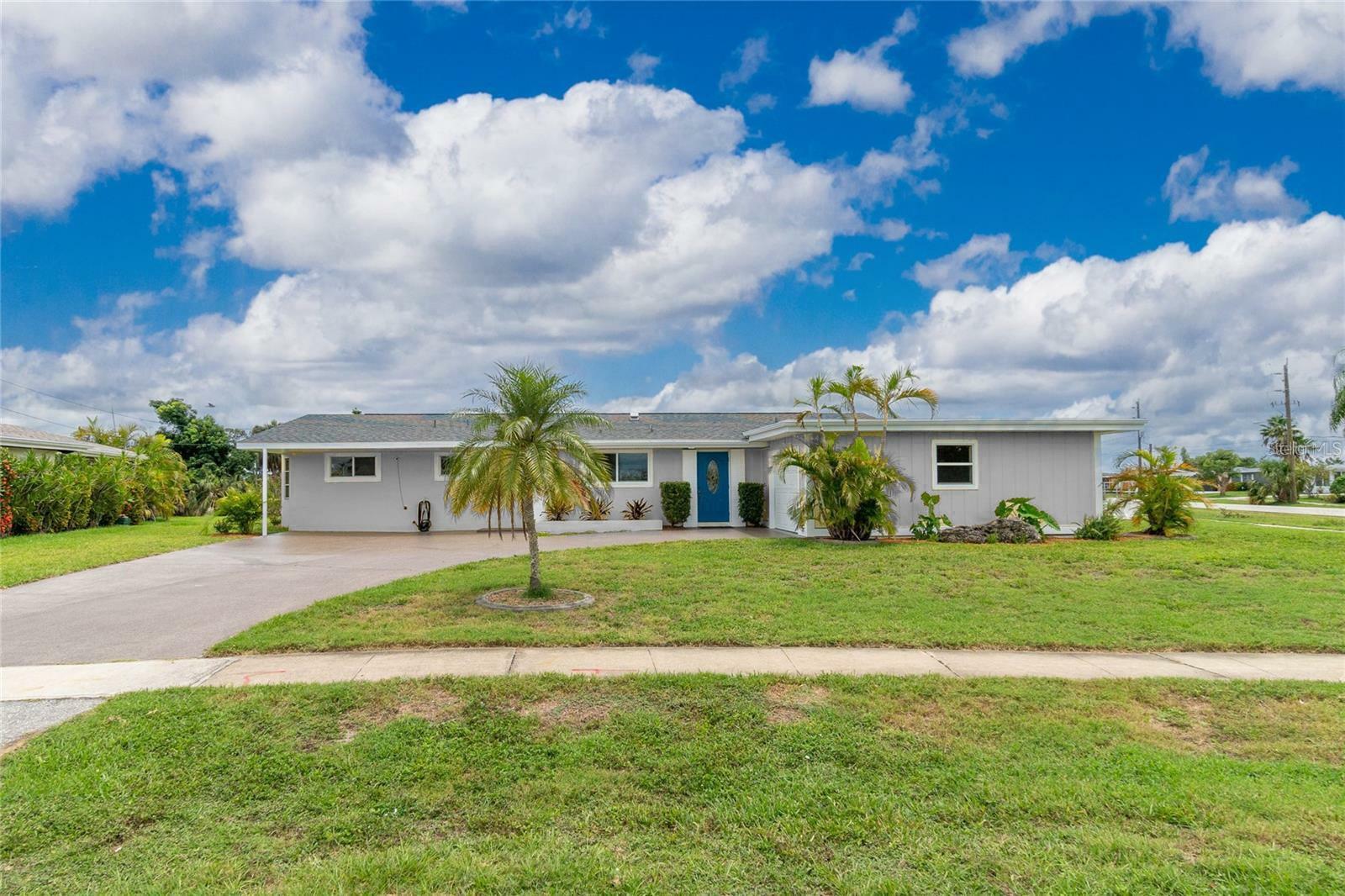 Property Photo:  2324 Hayworth Road  FL 33952 