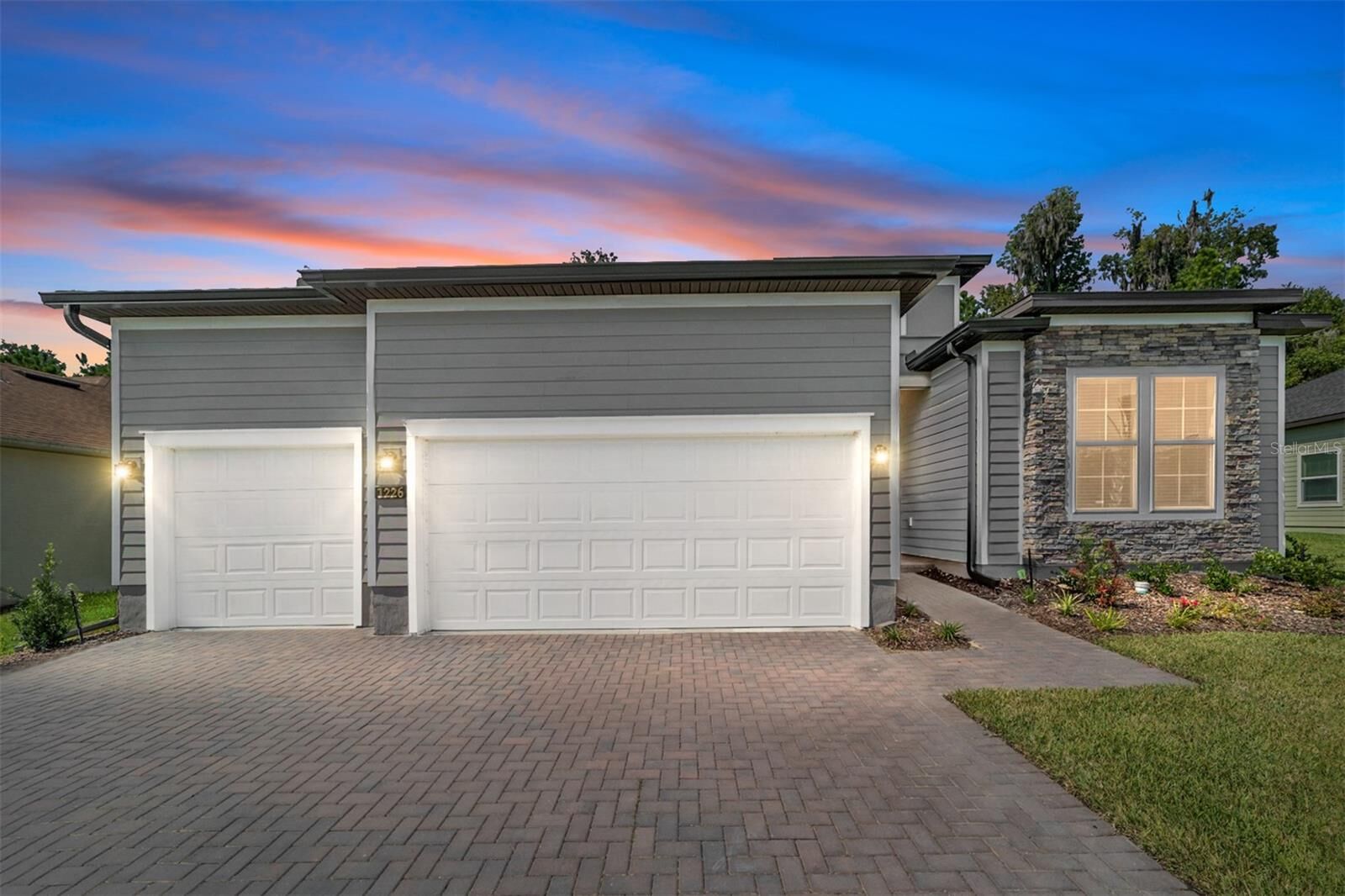 Property Photo: 1226 SE 43 Road FL 34480