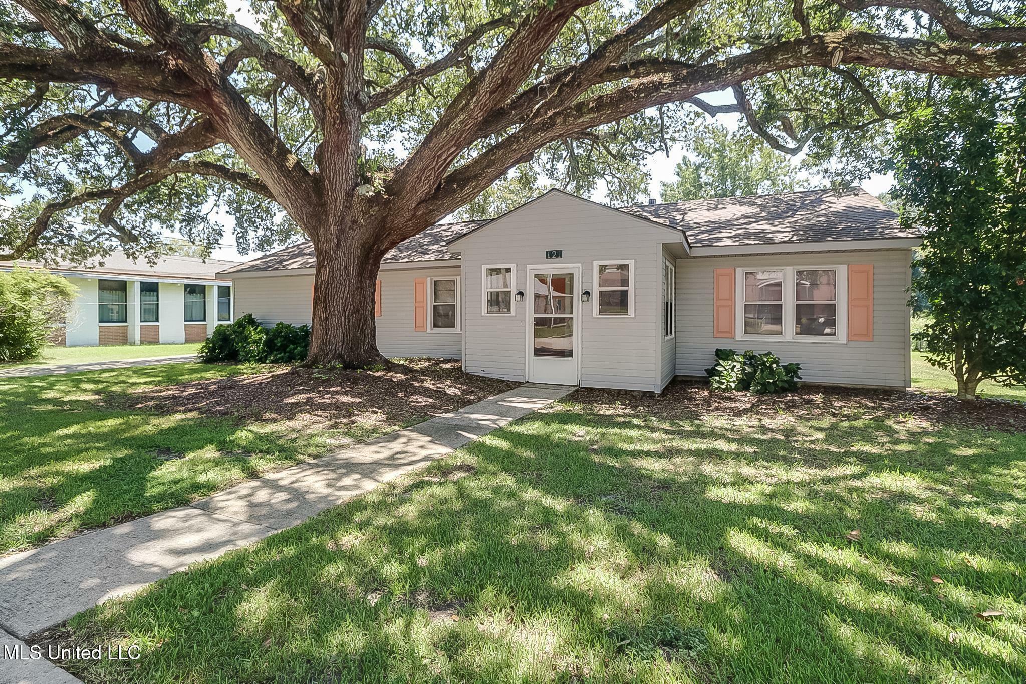 Property Photo:  121 E Second Street  MS 39560 