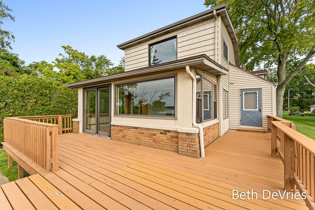 Property Photo:  473 Lakeshore Boulevard  MI 49444 