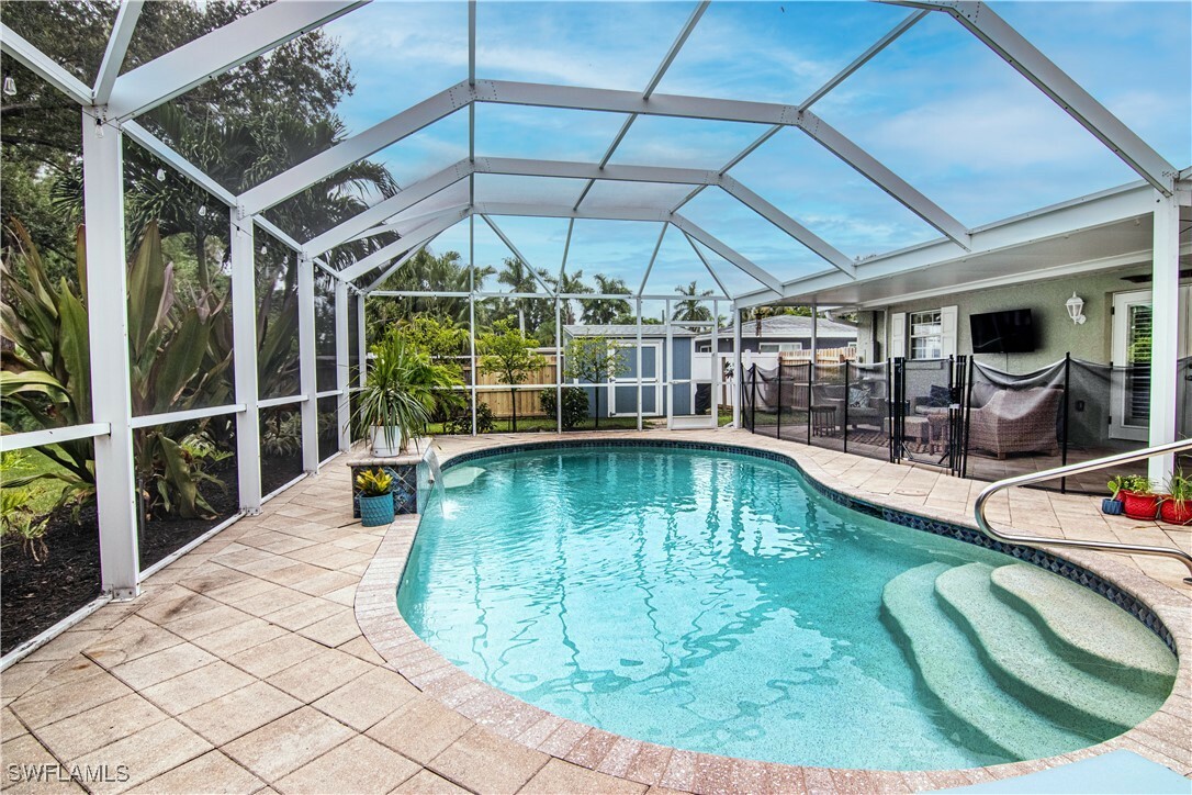 Property Photo:  1316 Sunbury Drive  FL 33901 