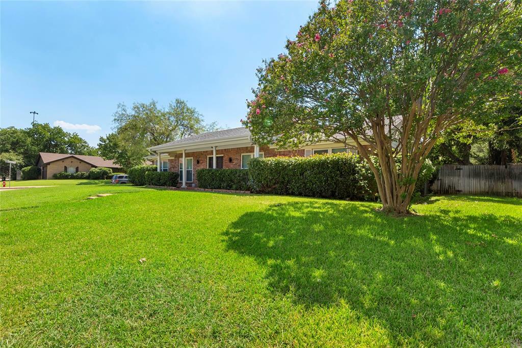 Property Photo:  2109 Stonegate Drive N  TX 76021 