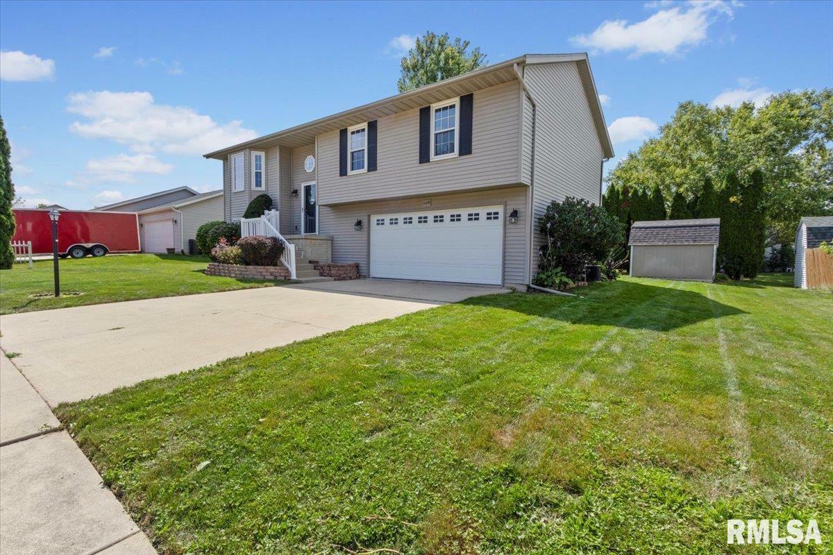 Property Photo:  1409 White Horse Trail  IL 61548 