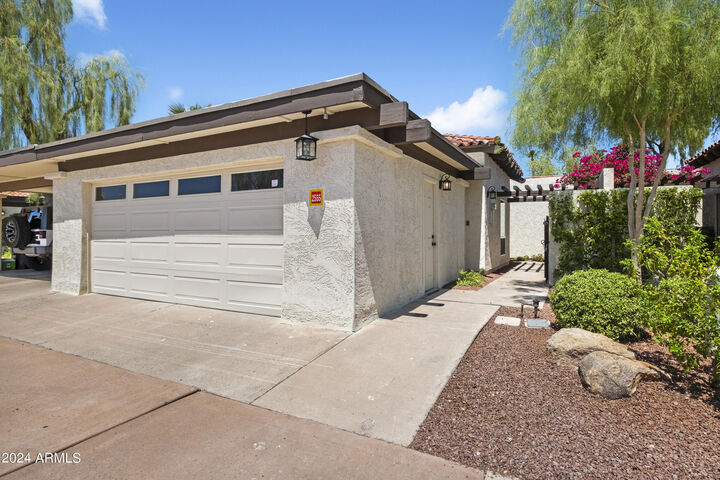 Property Photo:  2555 N Miller Road  AZ 85257 