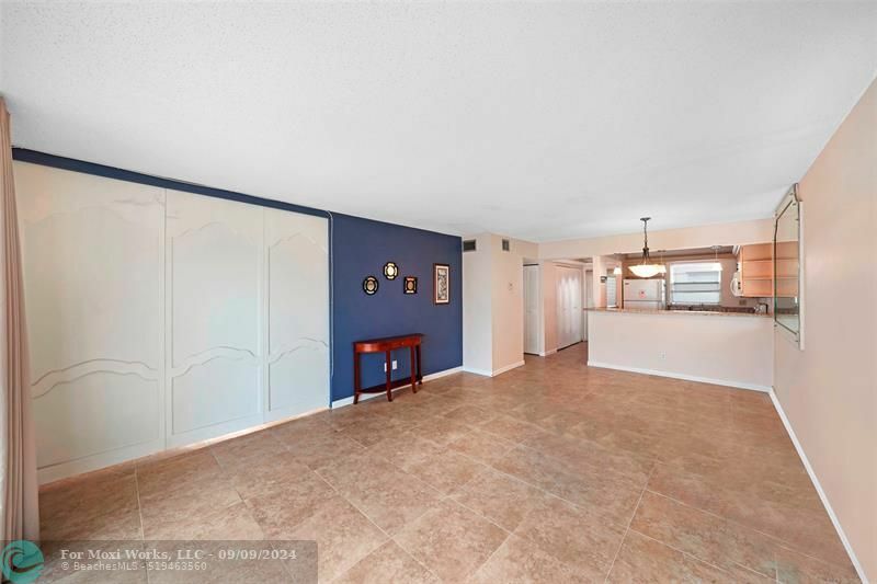 Property Photo:  7500 NW 30th Pl 402  FL 33313 