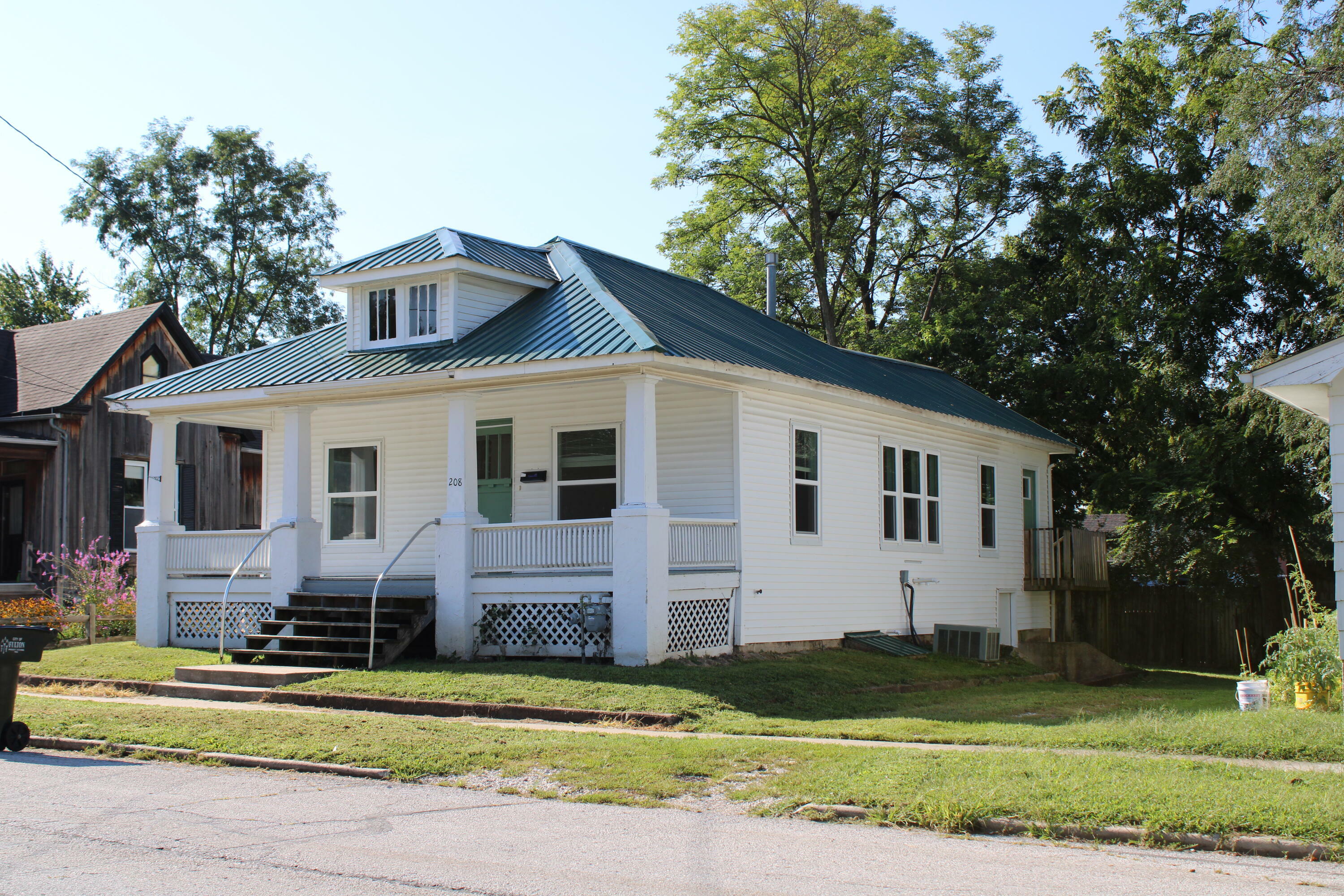 Property Photo:  208 W 5th Street  MO 65251 