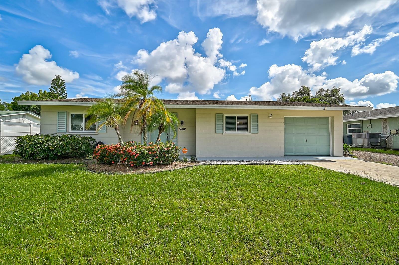 Property Photo:  5412 Skyline Place  FL 34232 