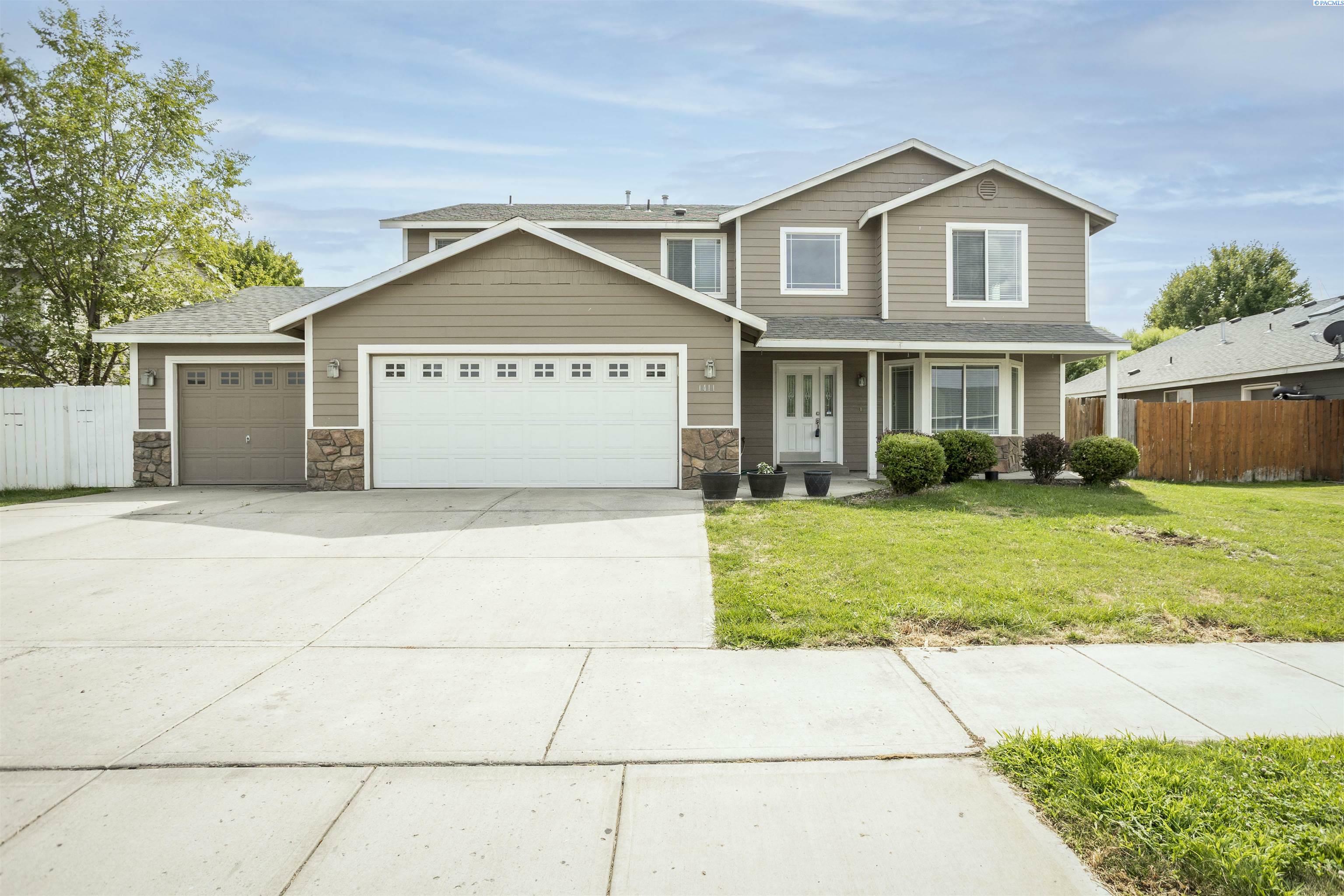 Property Photo:  1411 Julia Ave  WA 98944 