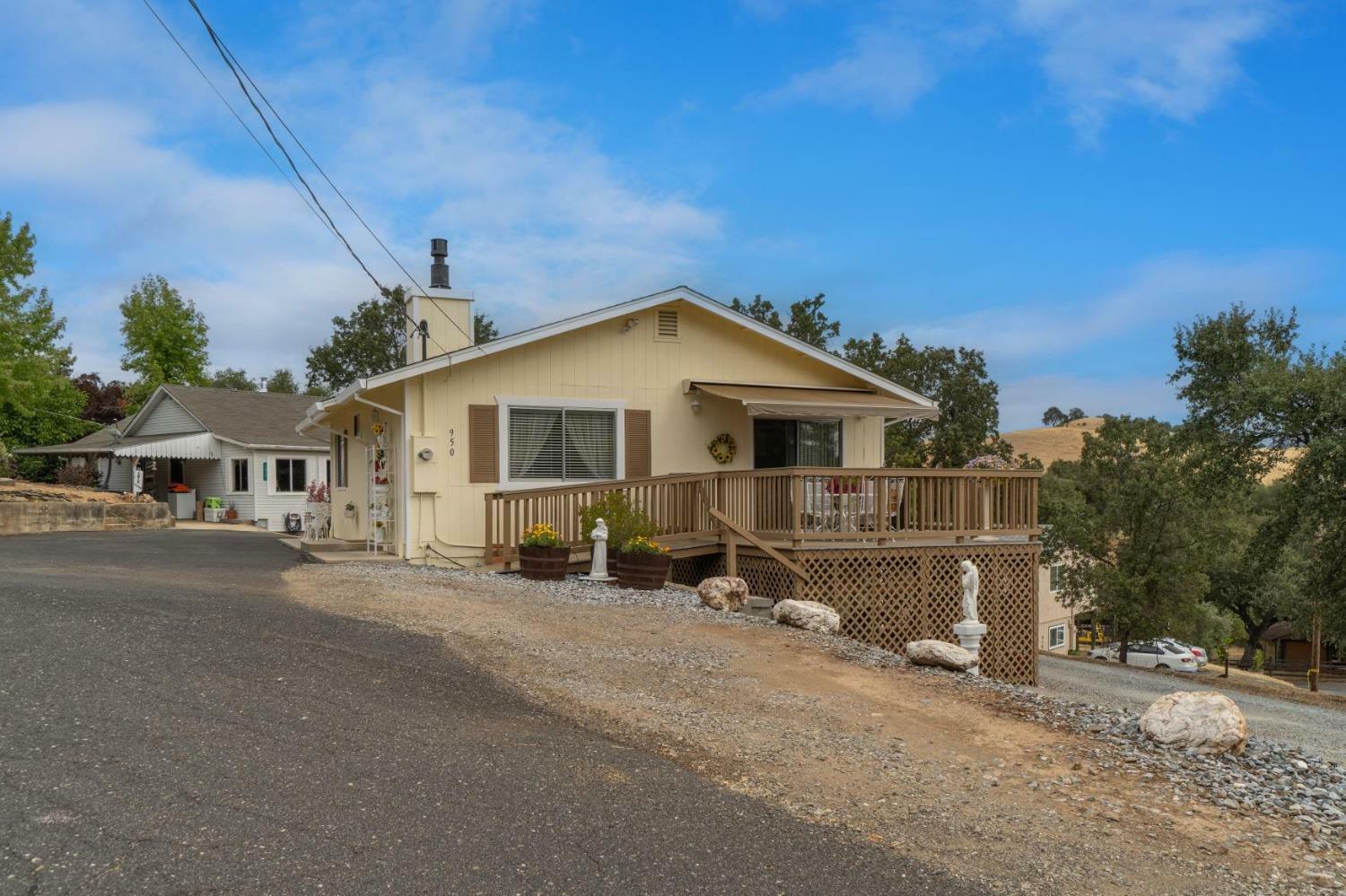 Property Photo:  950 S Baker Street  CA 95222 