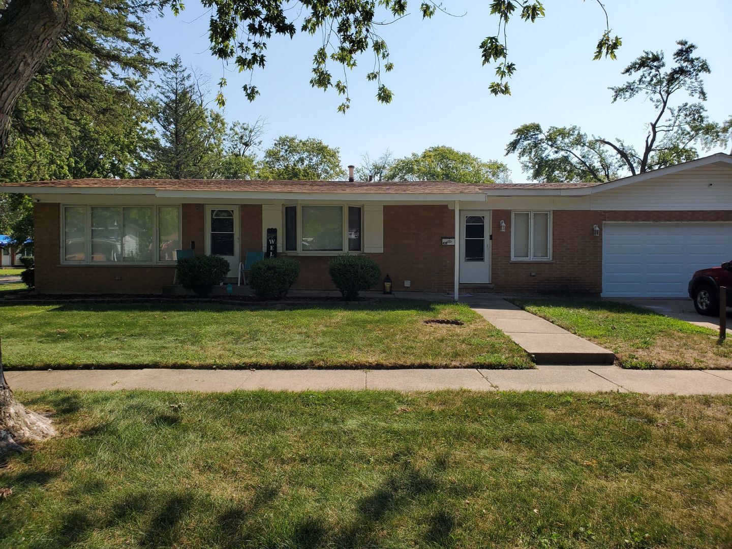 Property Photo:  420 W Holly Court  IL 60425 