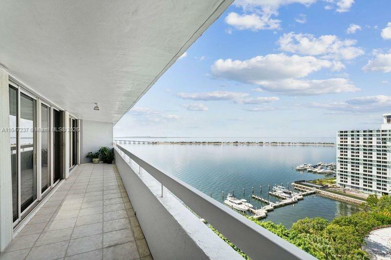 Property Photo: 1627 Brickell Ave 1806 FL 33129