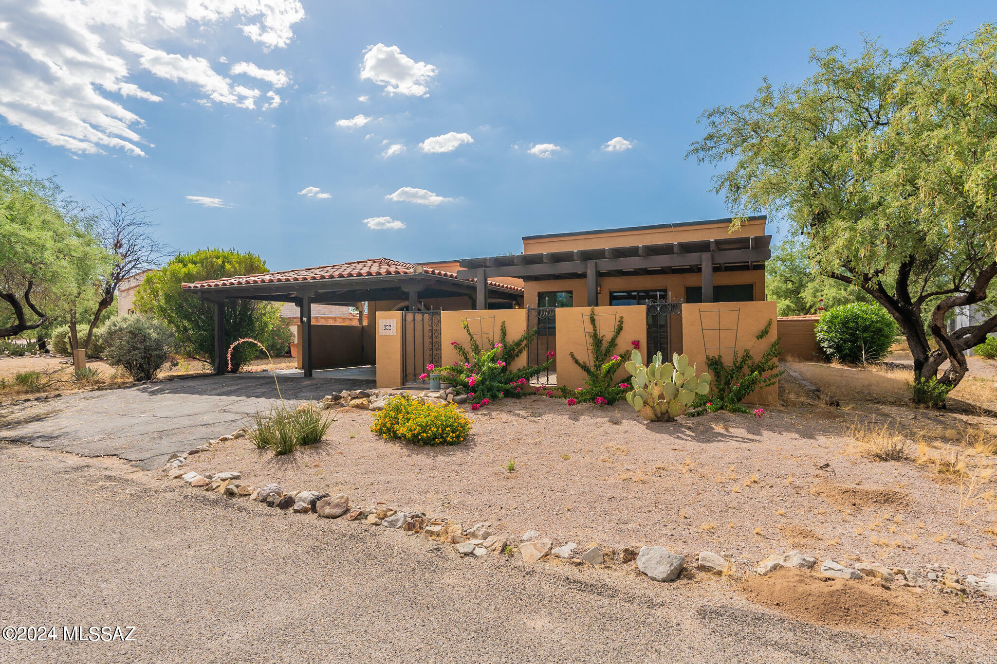 Property Photo:  546 S Paseo Bolsillo  AZ 85614 