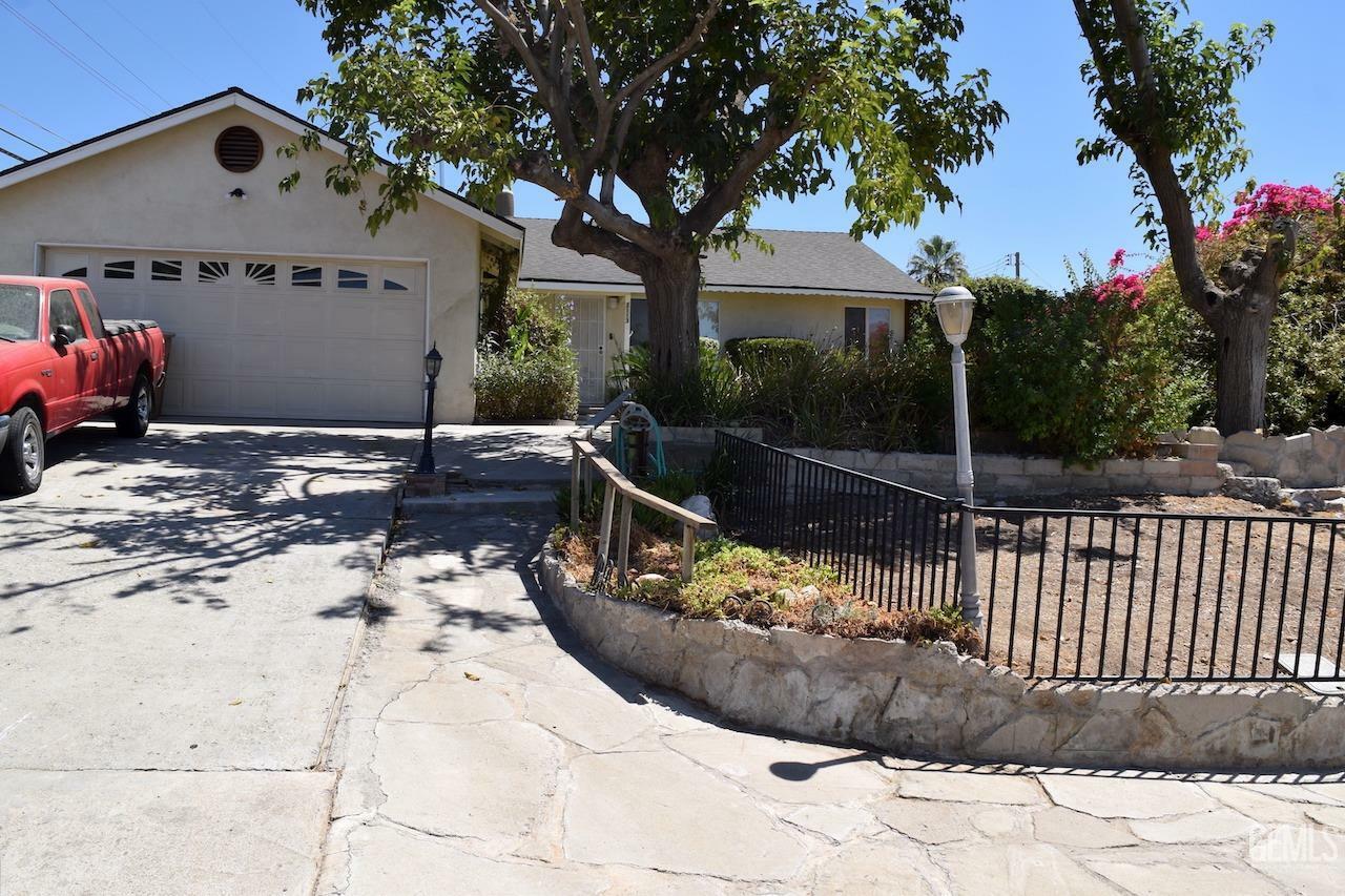 Property Photo:  2113 Flint Drive  CA 93306 