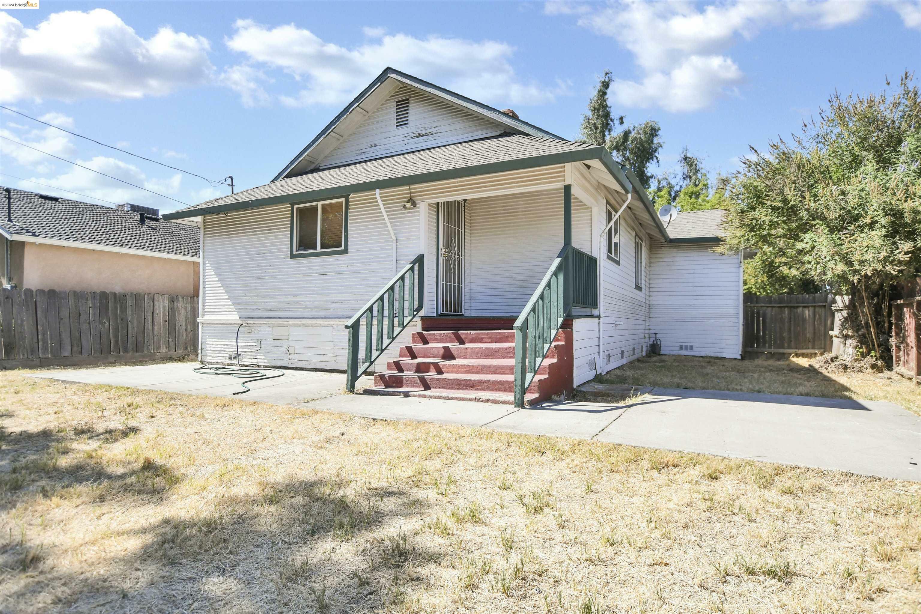 Property Photo:  2044 E Marsh St  CA 95205 