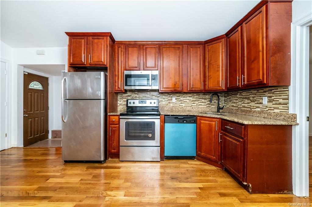 Property Photo:  180 Terrace Street  NY 10464 