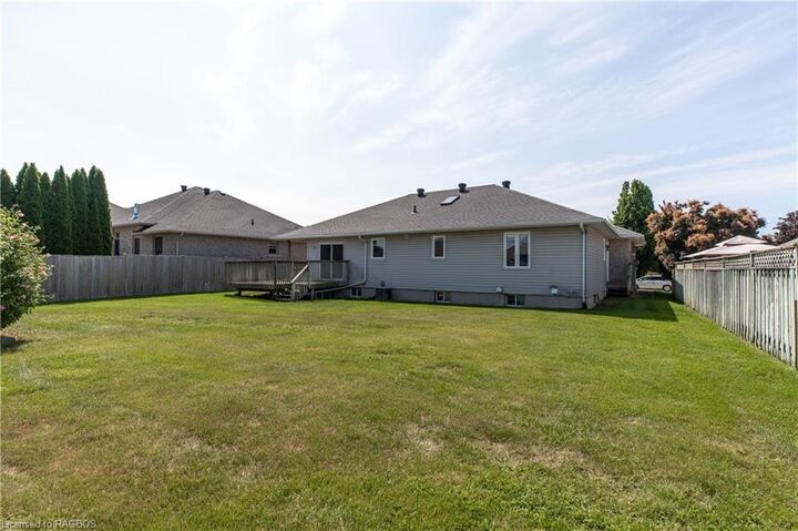 Property Photo: 939 Piccadilly Drive ON N0H 2C2