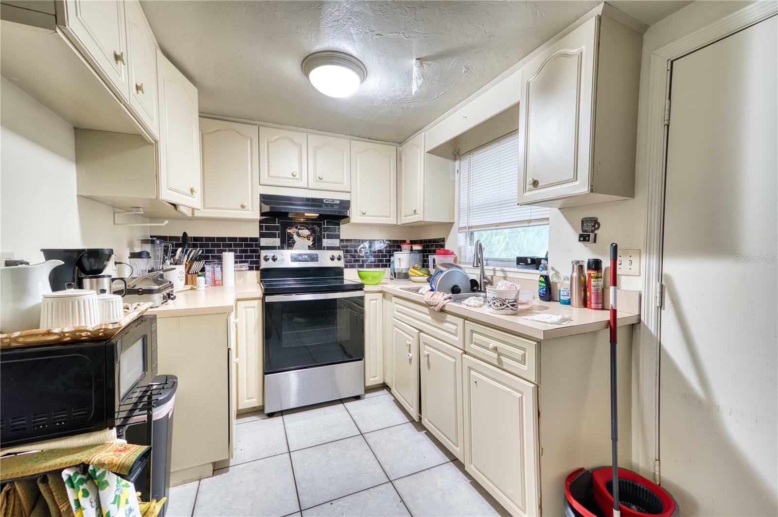 Property Photo:  1610 22nd Street  FL 34234 