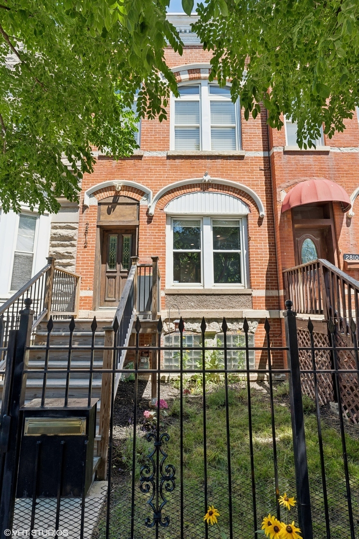 Property Photo:  2812 W Warren Boulevard  IL 60612 