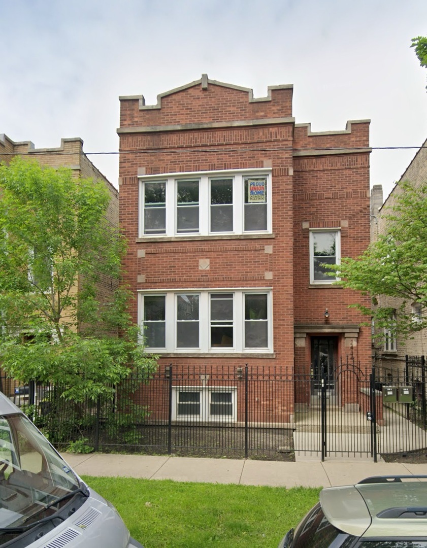 Property Photo: 2434 N Avers Avenue 1 IL 60647