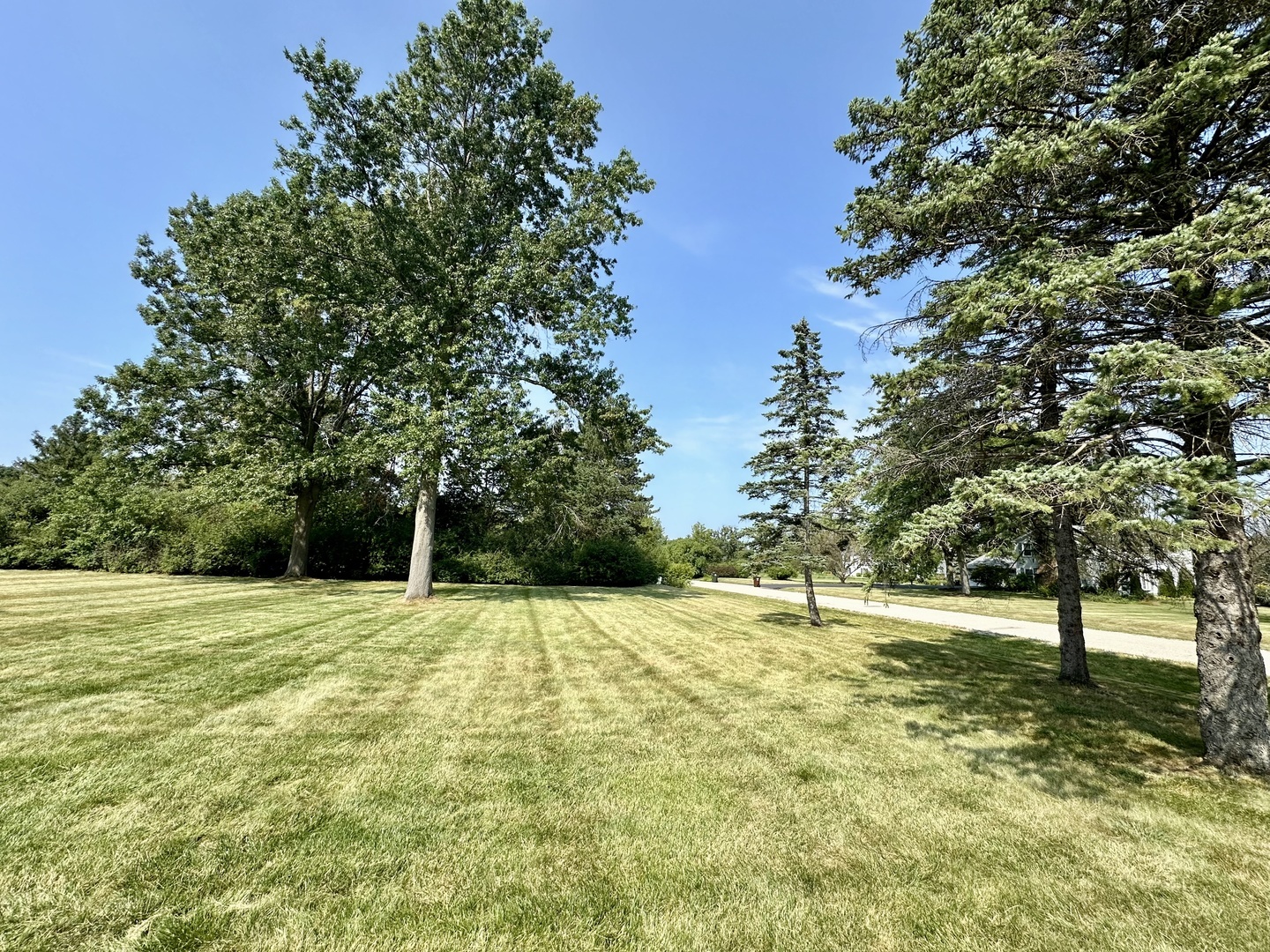 Property Photo:  850 Sunrise Road  IL 60048 