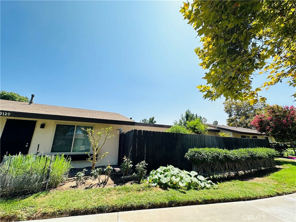 Property Photo:  9129 Admiralty Avenue  CA 92503 