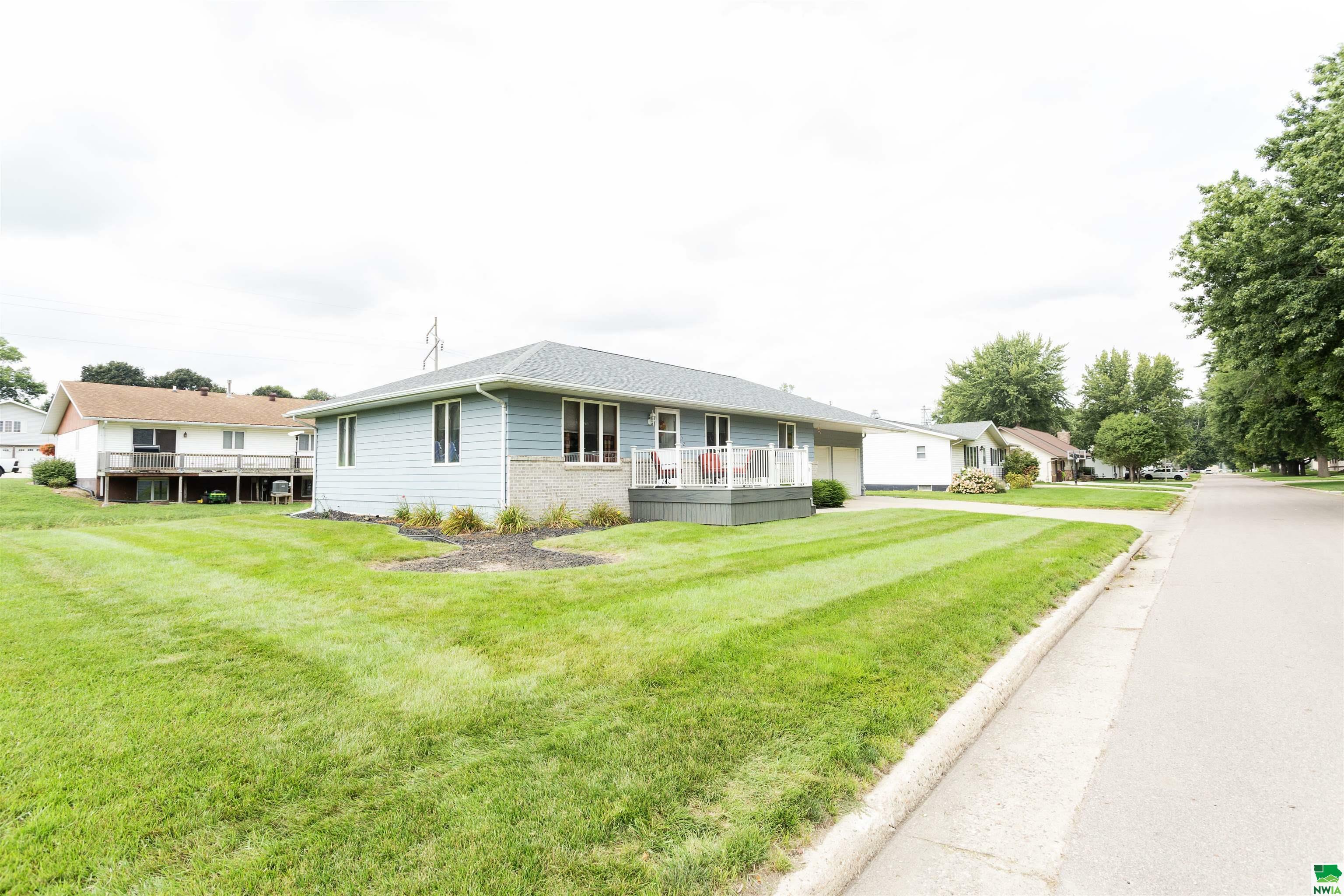 Property Photo:  520 Jackson Street  IA 51050 