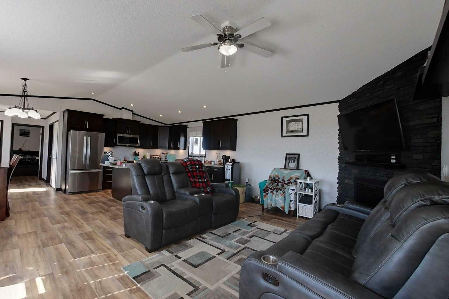 Property Photo:  93032 Township Road 712  AB T0H 0C0 