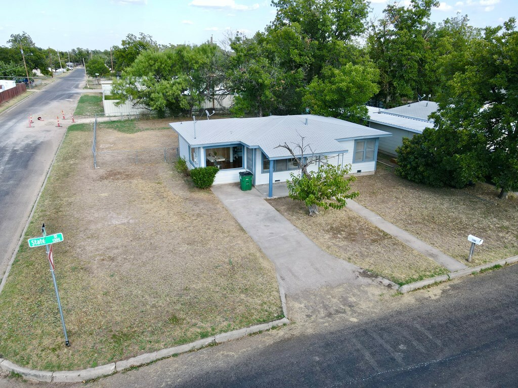 Property Photo:  1302 State St  TX 76904 