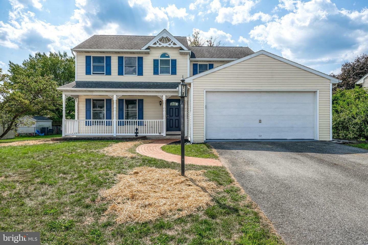 Property Photo:  136 Foxbury Drive  PA 17022 