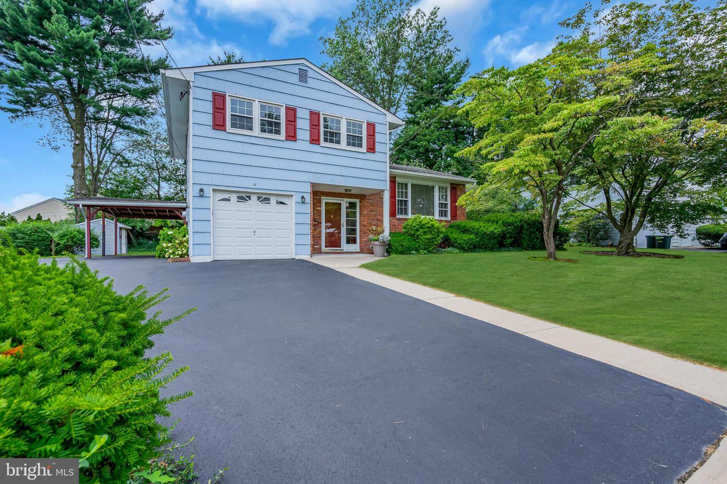 Property Photo:  11 Tanglewood Drive  NJ 08619 