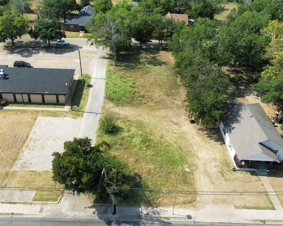 Property Photo: 1001 E Henderson Street TX 76031
