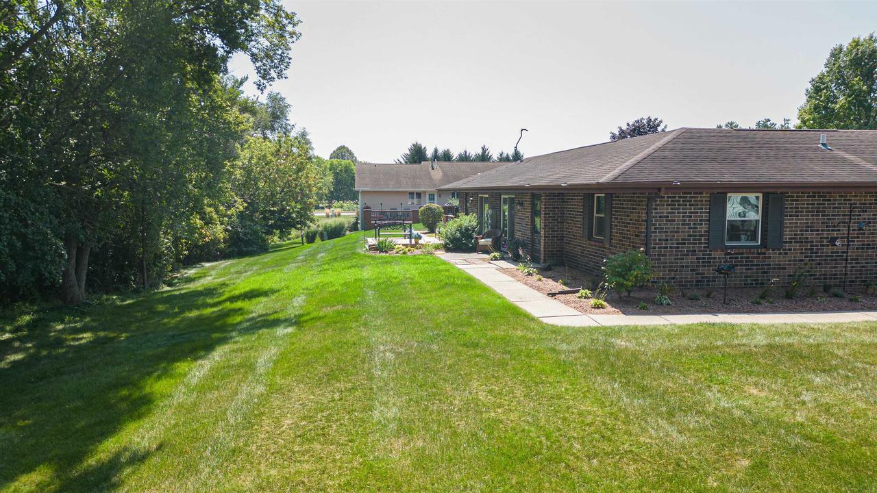 Property Photo:  1418 Holly Drive  WI 53546 