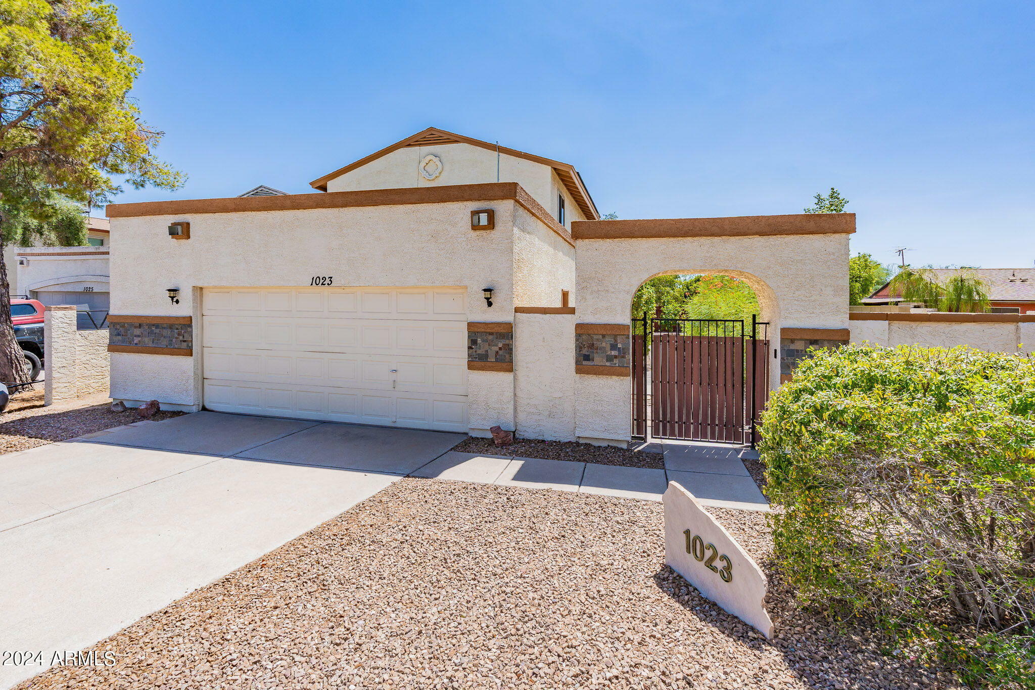 Property Photo: 1023 E Escuda Drive AZ 85024