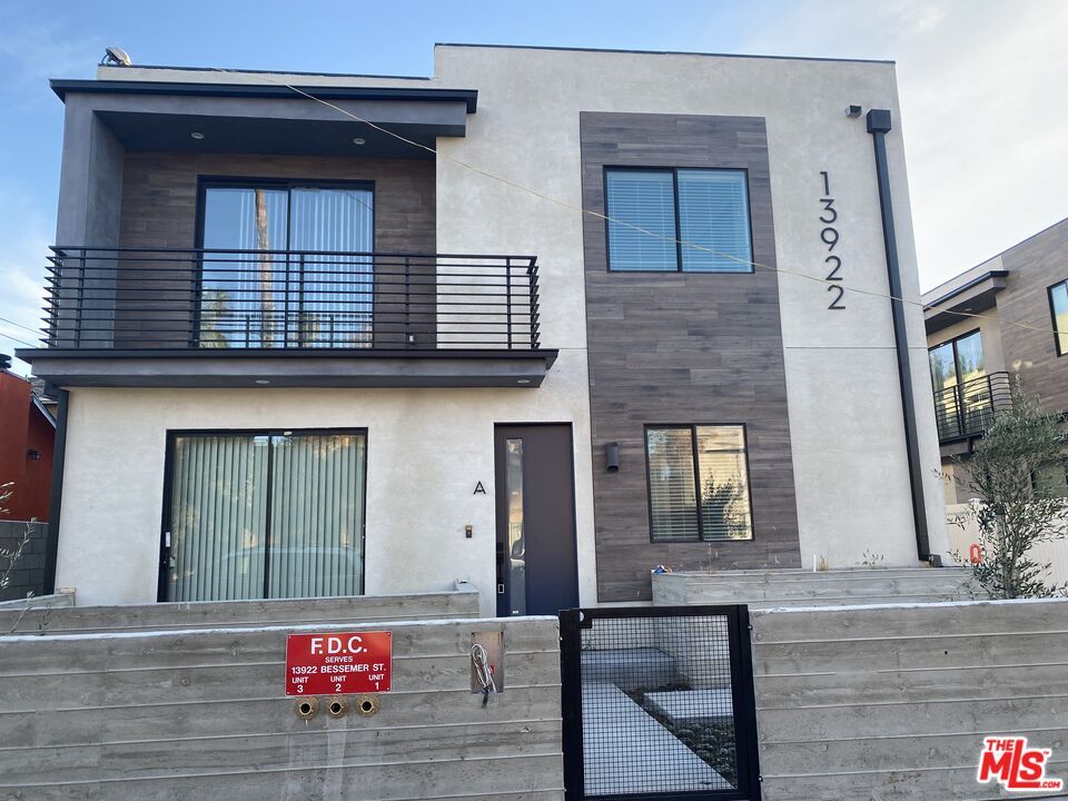 Property Photo: 13928 Bessemer CA 91404