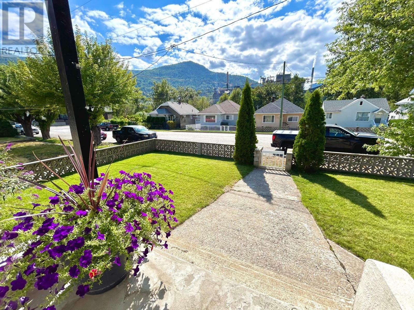 Photo de la propriété:  1217 Columbia Avenue  BC V1R 1J3 