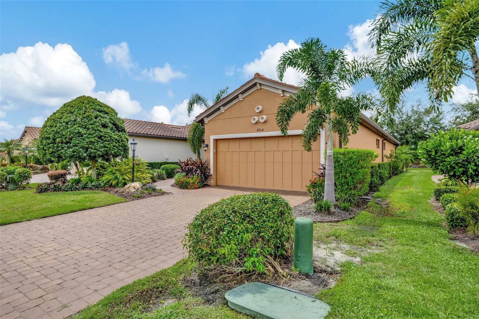 Property Photo:  4934 Savona Run  FL 34211 